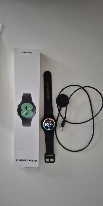Продал смарт часы Samsung galaxy watch 4 40mm