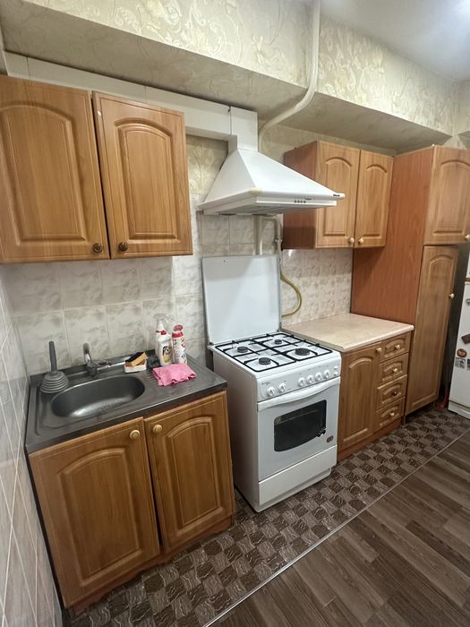 Кухонный гарнитура с вытяжкой