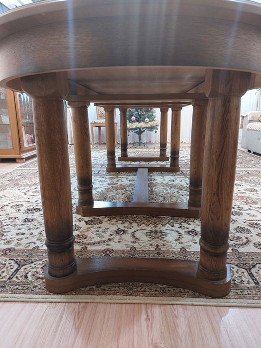 Стол дубовый для гостийной