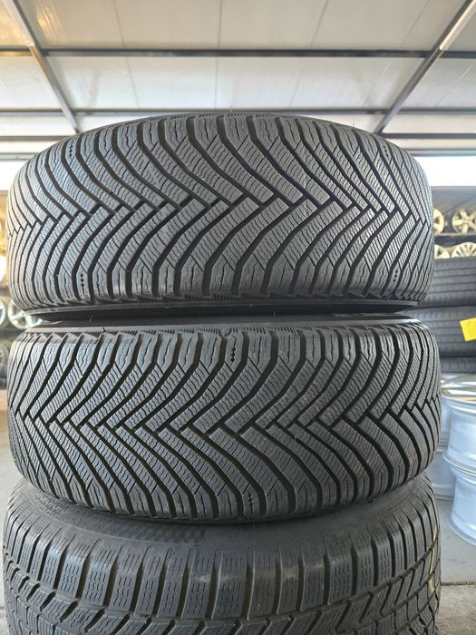4 Броя 205/60/16 2xMichelin 7,5mm 24dot, 2xContinental 6,8mm 23dot