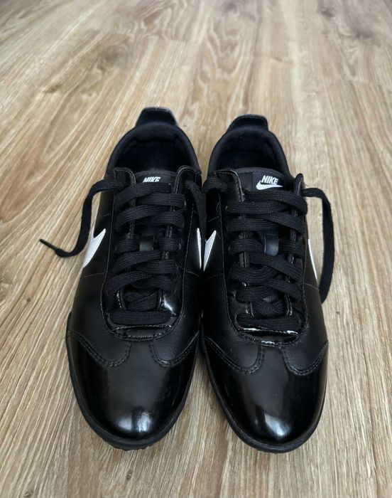 Дамски, черни обувки Nike, като нови. Коледна оферта: -20%