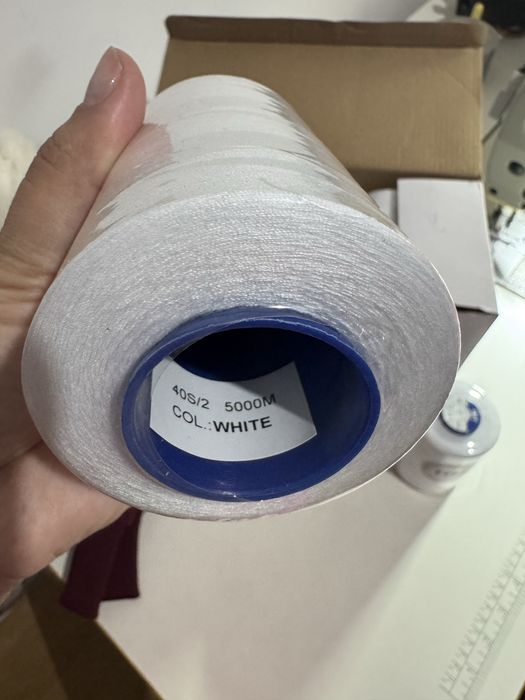 Продам нитки белые в наличии 250 бабин