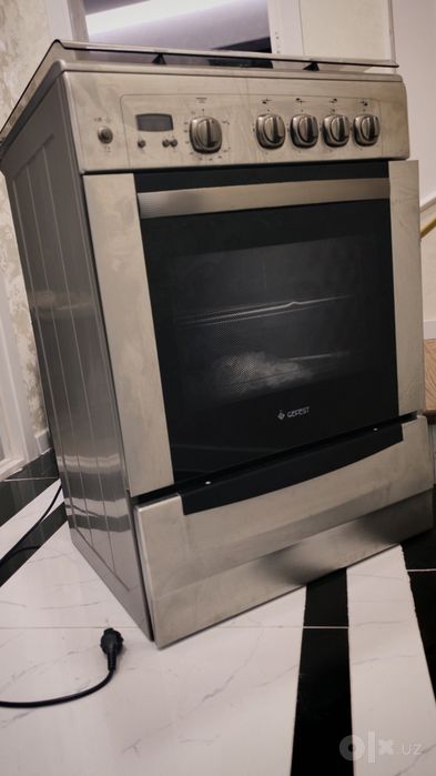 Газовая плита с духовкой хорошая почти новая