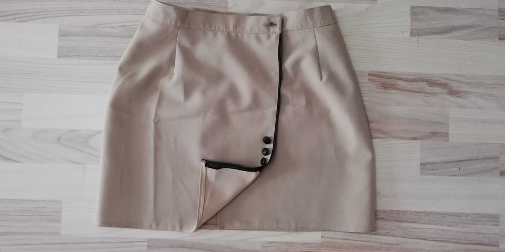 Fusta mini bej și negru