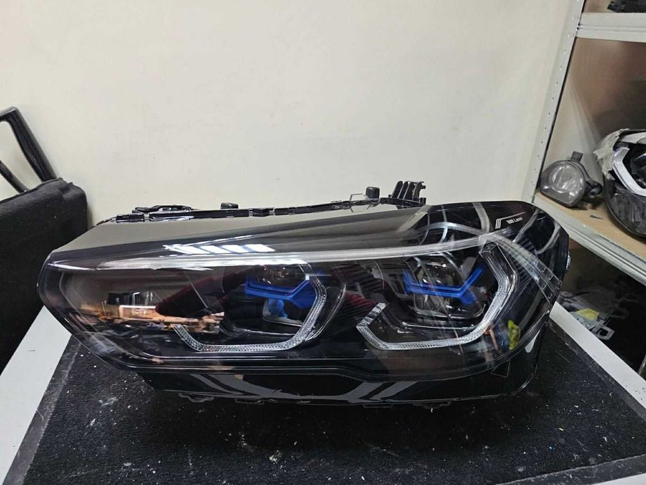 Ляв фар за BMW X5 G05 X6 G06  в отлично състояние.
