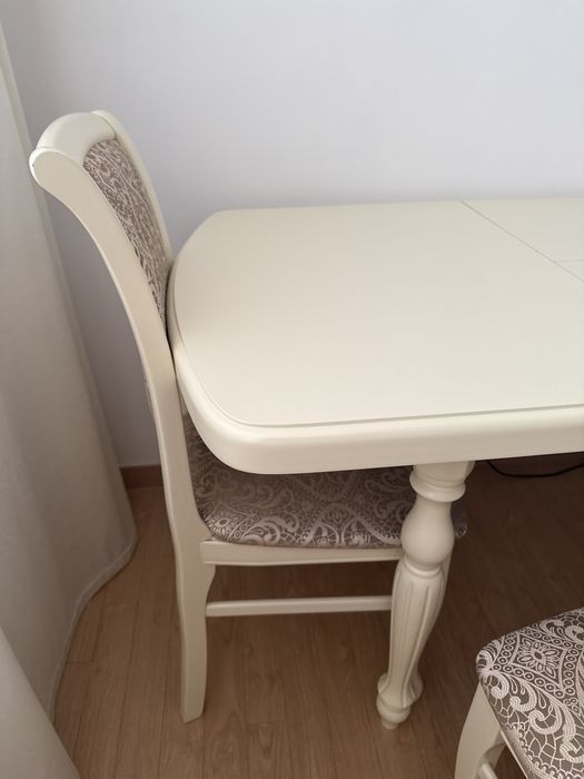 Продам стол со стульями дерево дуб