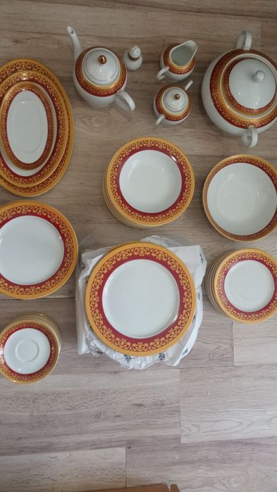 Продам чайно-столовый сервиз