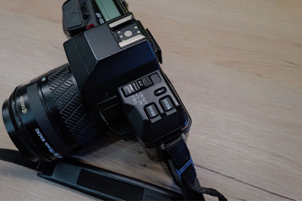 Aparat foto Yashica 200 AF cu obiectiv 35-70 autofocus film