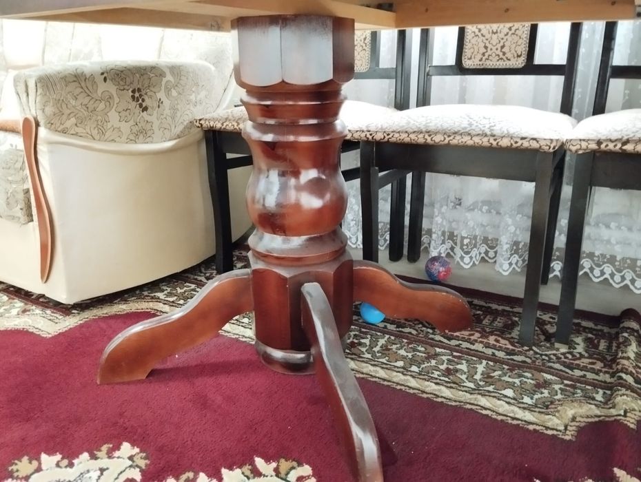 Стол со стульями