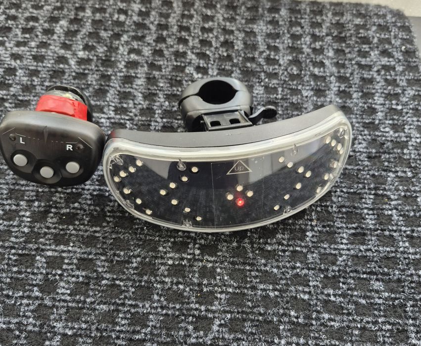 Set Far + Stop LED wireless cu semnalizare bicicleta