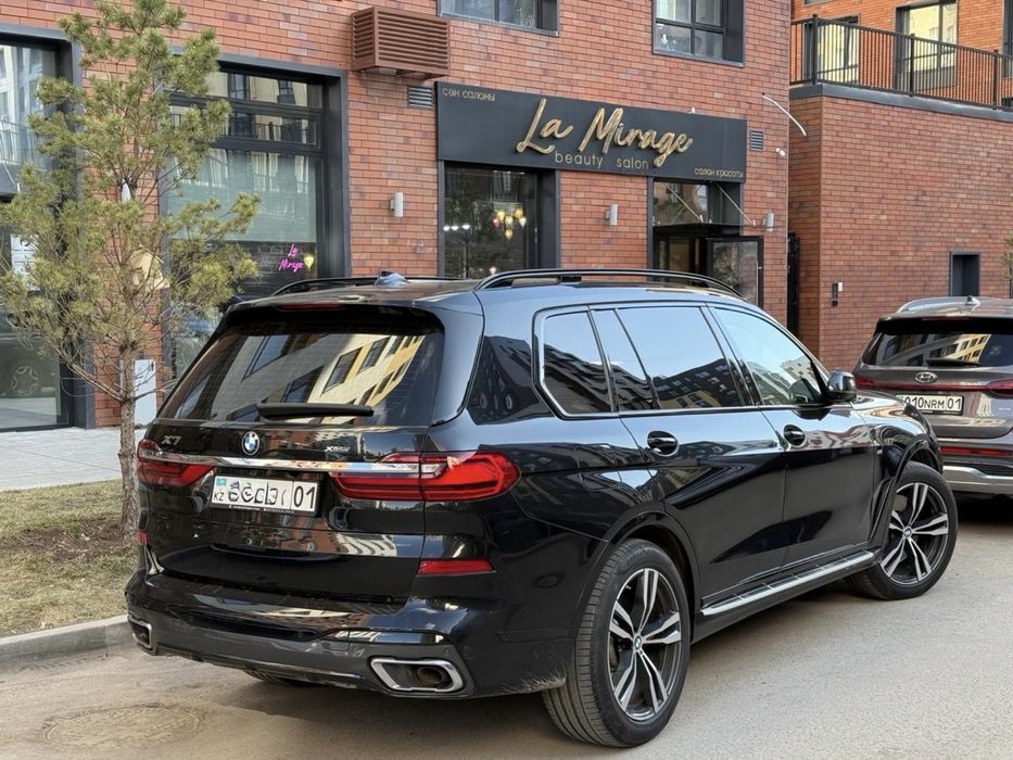 Продам BMW X7 с небольшим пробегом
