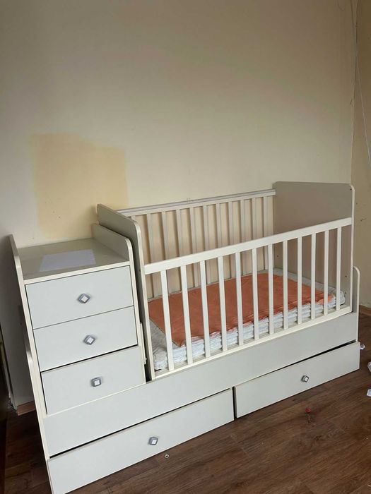 Продам манеж с полками