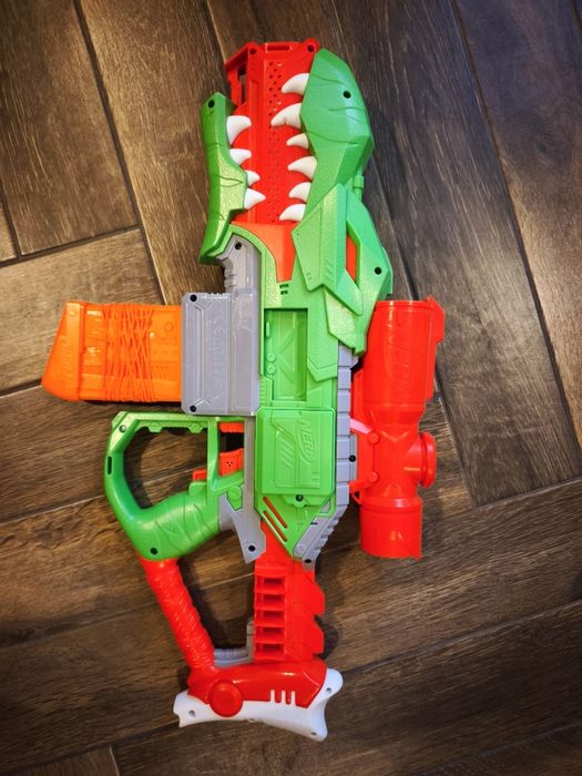 Бластери и пистолети Nerf