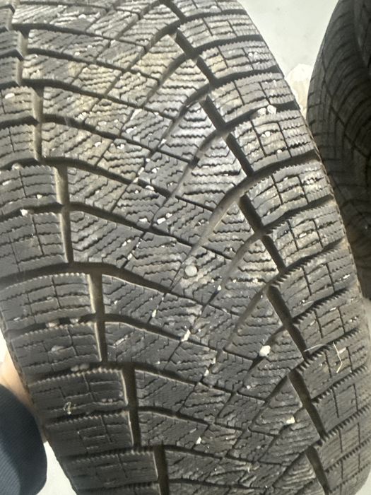 Продам всесезонные шины Pirelli, липучка.