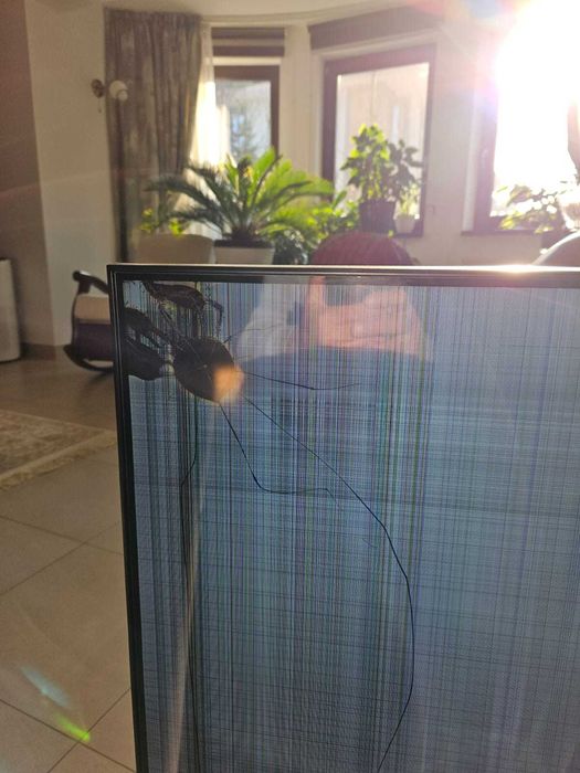 Samsung Crystal UHD UE55DU7172U – display fisurat–în cutie–250 lei