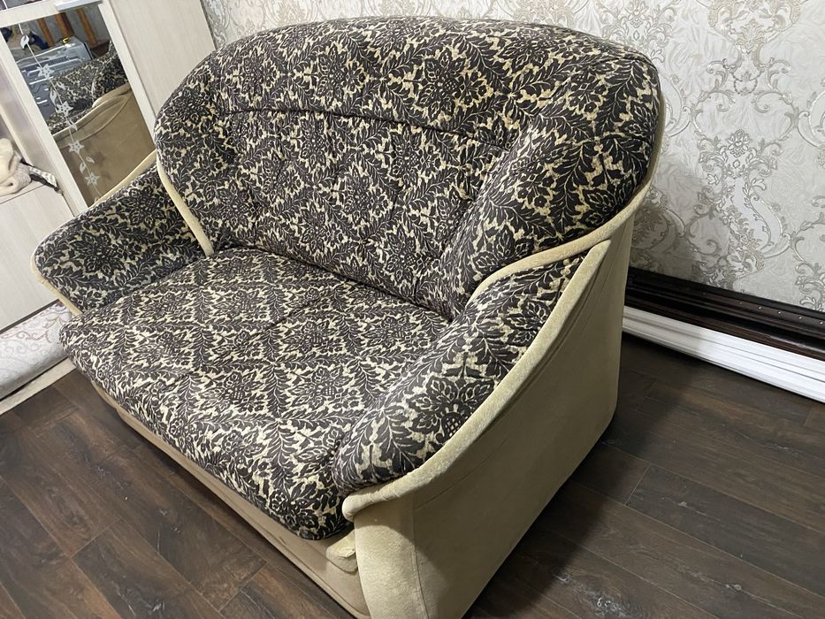 Диван в хорошем состяний