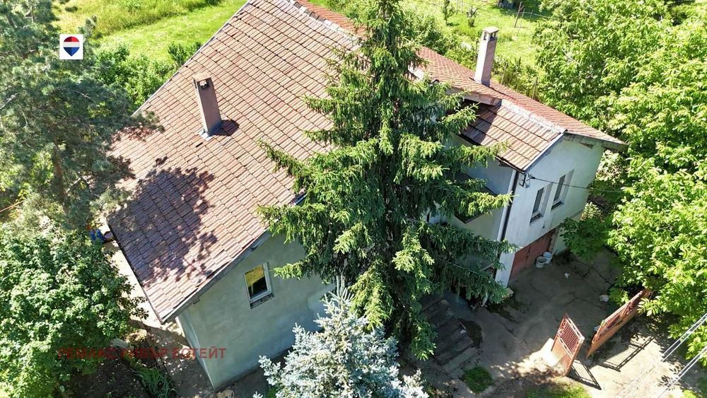 Къща на два етажа с двор в гр. Борово, обл. Русе