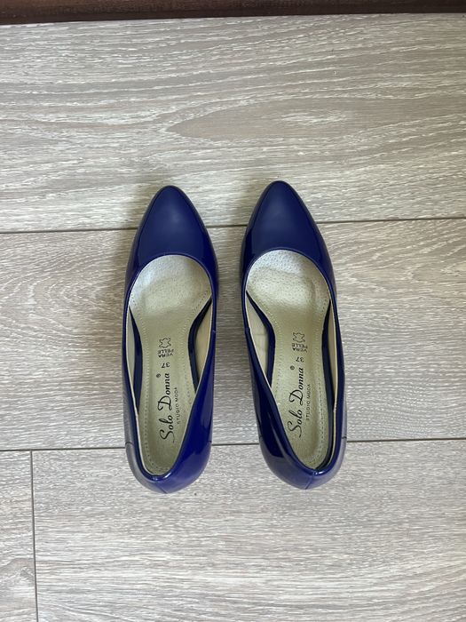 Pantofi albastri stiletto