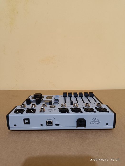 Mixer Digital Behringer Flow 8