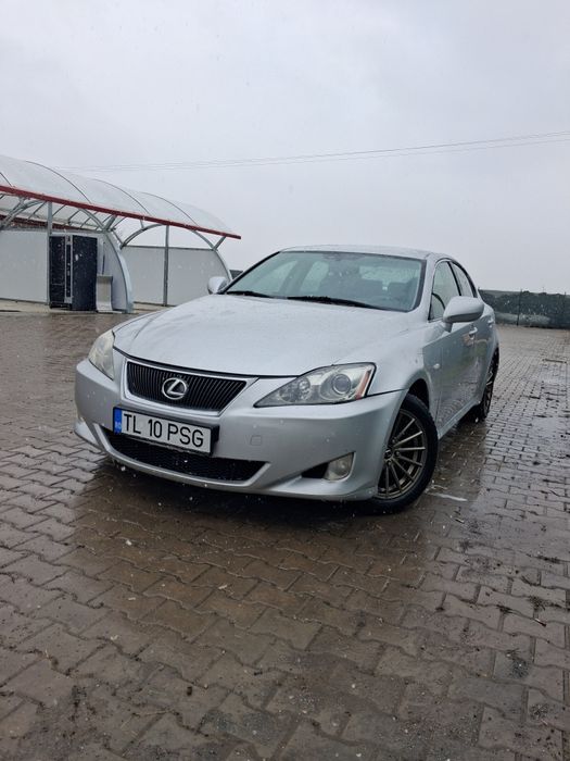 Vand sau schimb Lexus IS 220D