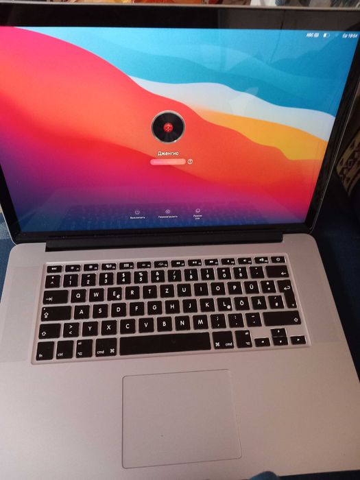 Продавам Macbook pro в добро състояние