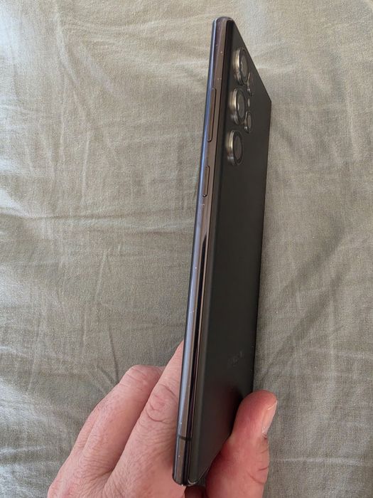 Продавам Samsung S22 Ultra 256gb/12gb RAM
