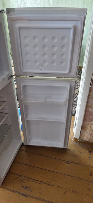 Продам Холодильник б/у фирмы "Midea"