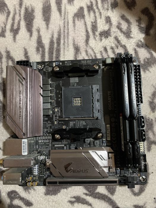 Vand piese pentru pc