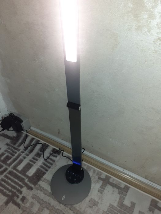 Vând  lampă led de birou.