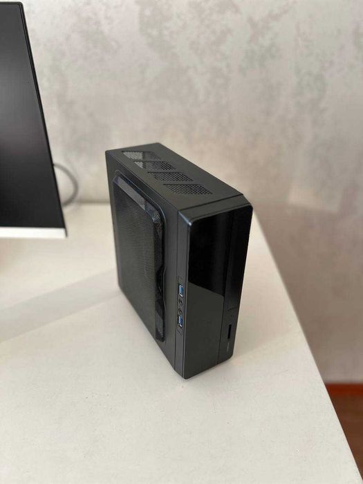 Корпус формата Mini ITX + блок питания