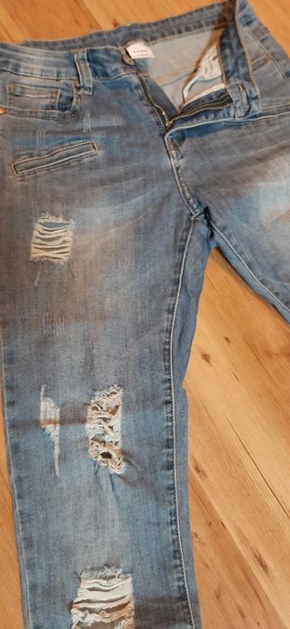 Дамски дънки,много запазени.