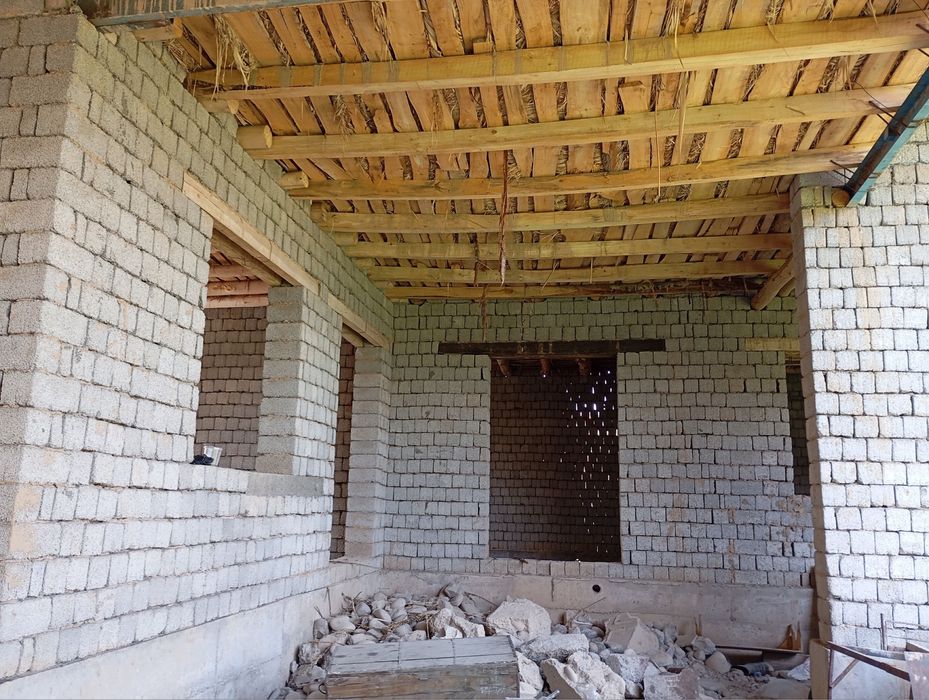 Yangi Hayot tumanidan yarim qurilgan uy sotiladi 6 sotix