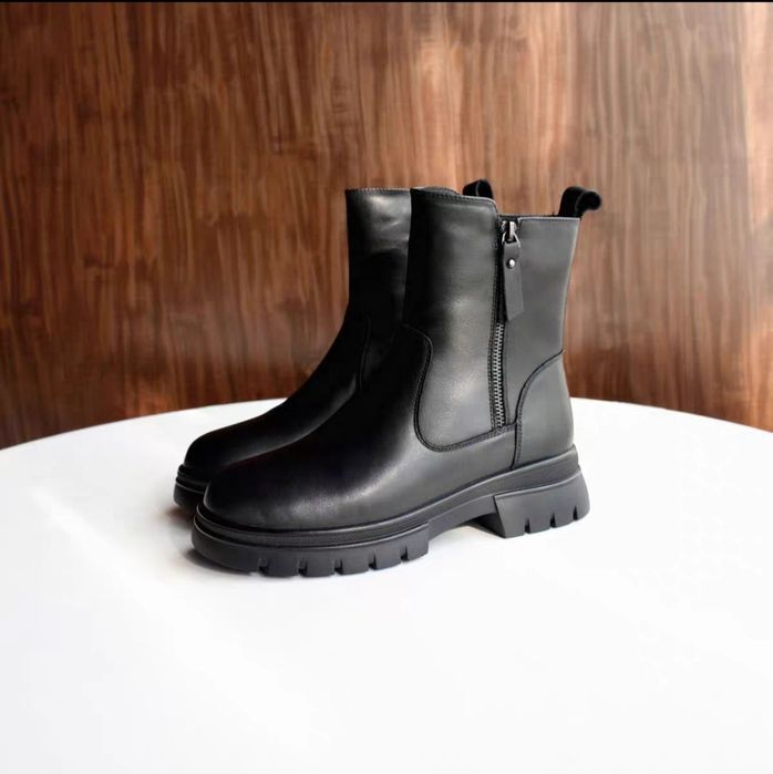 Продам женские зимние ботинки