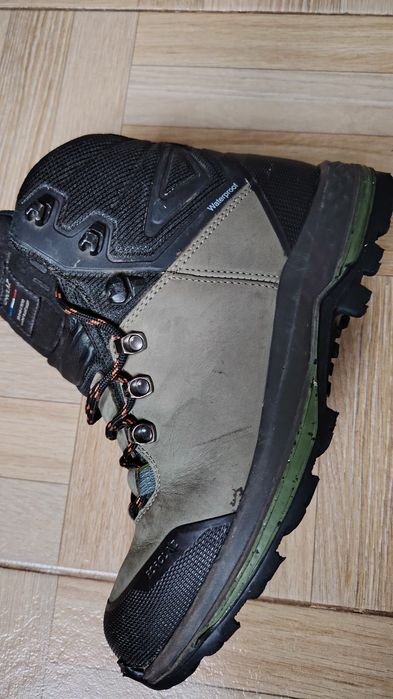 Vând 2 perechi bocanci mărime 40