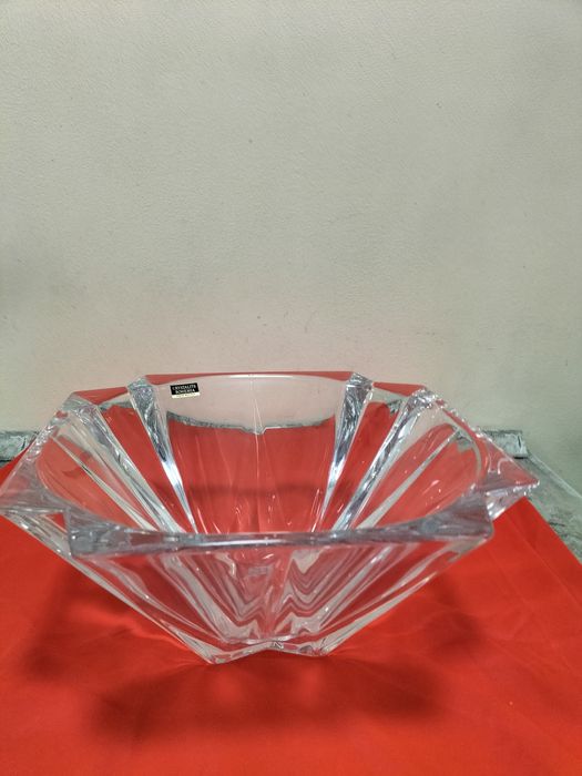 Продам чешскую фруктовницу.