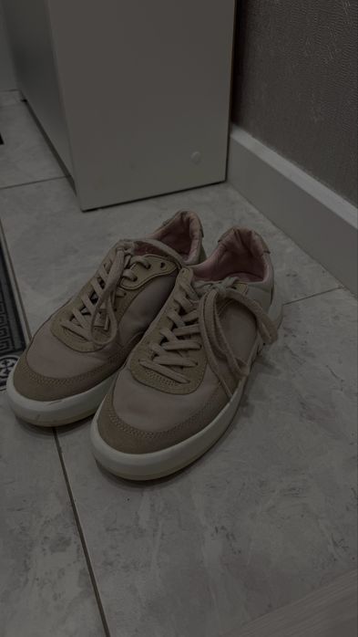 Продам женскую обувь