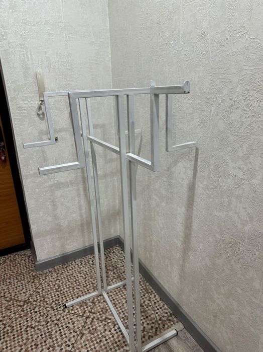 Продам стойку для одежды