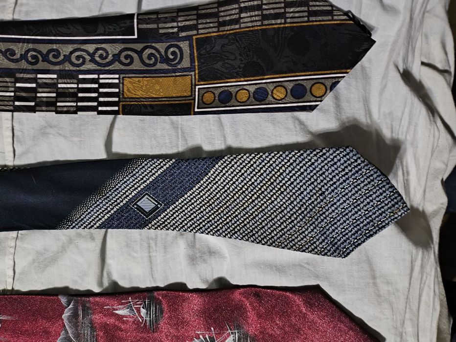 Пять мужских галстуков