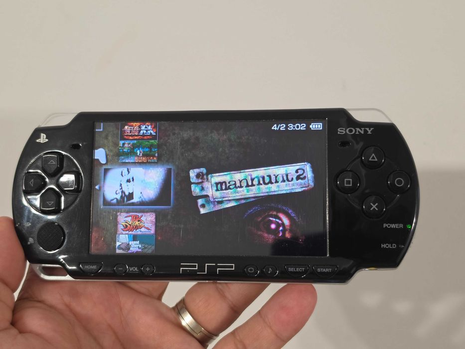 PSP 2004 modat cu card 32GB complet la cutie
