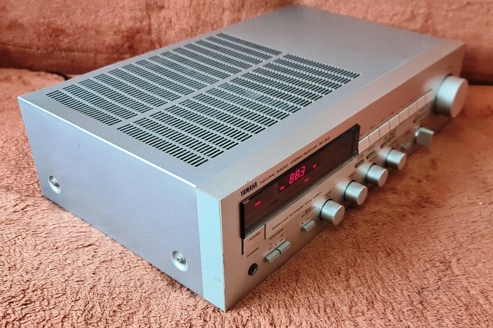 Yamaha RX-300 amplituner 2X33W pe 8 Ohm sau 2X54W pe 4 ohm