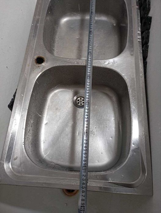 Продается нержавеющая  мойка чехская с новыми турецкими шланками