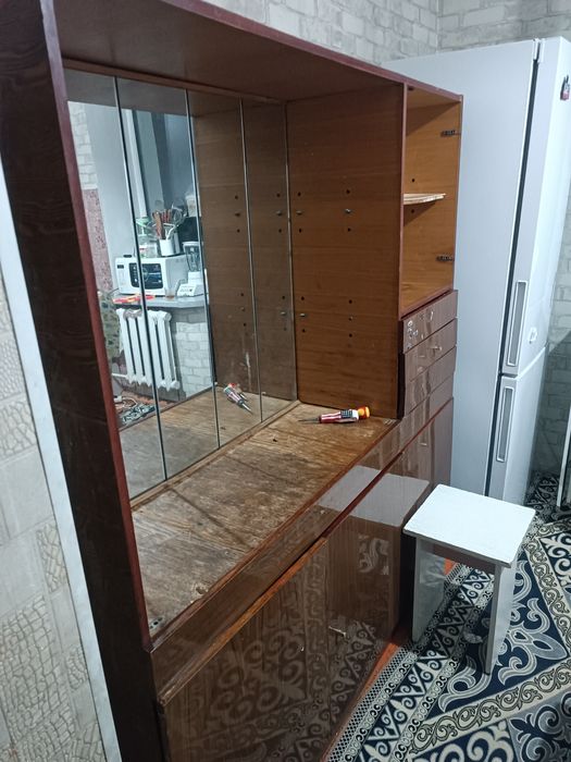 Кухонный старый, но не разбитый, целый