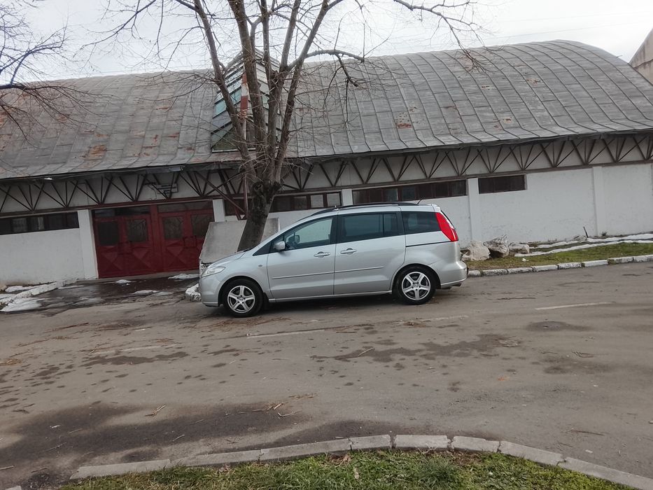 Vând mazda1,9 motorina