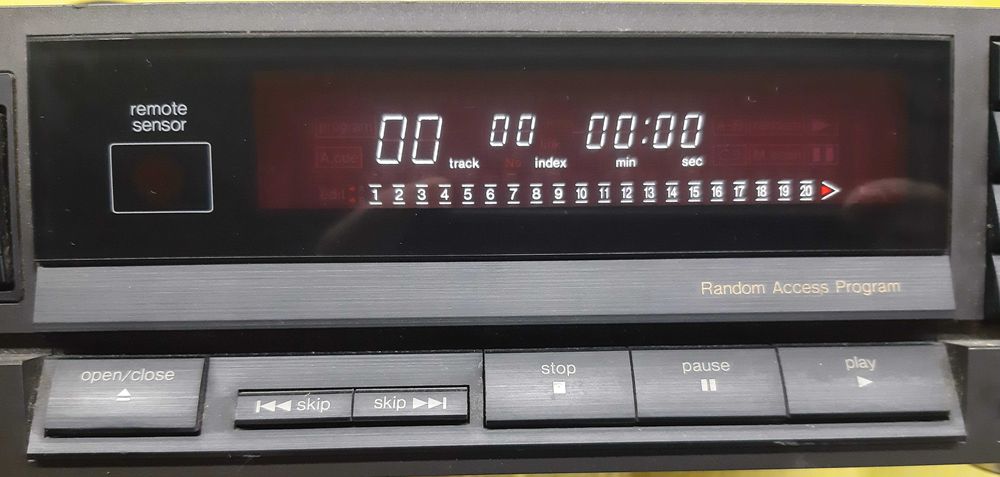 Technics Compact Disc Player SL-P212A