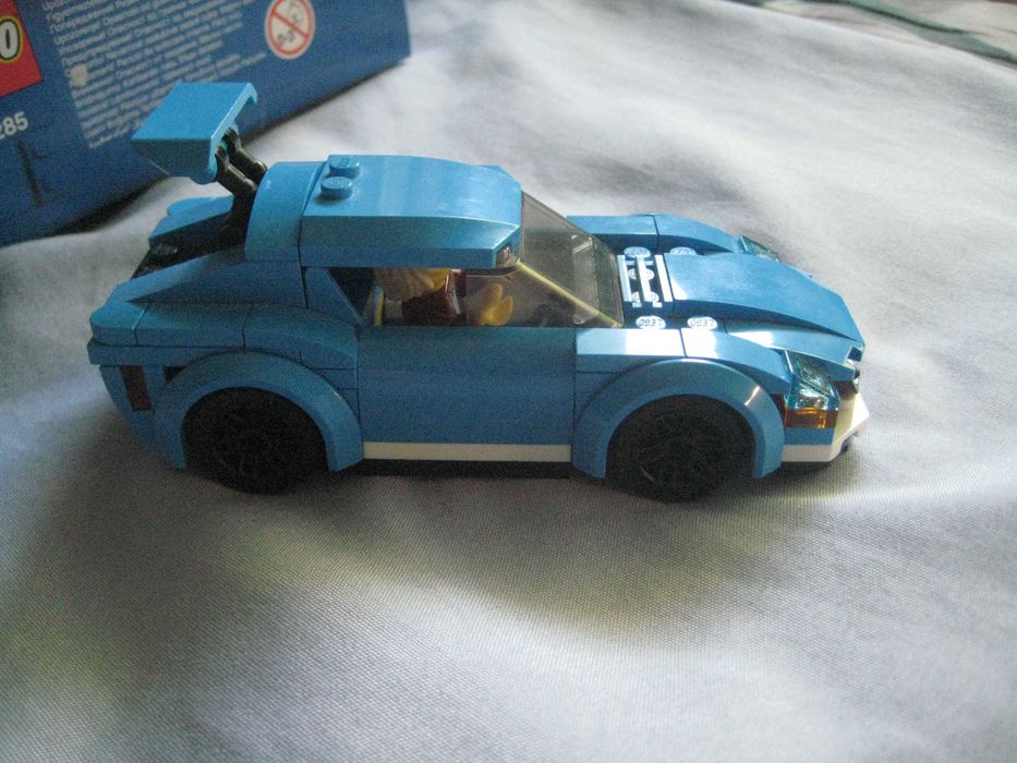 Продавам сет LEGO CITY Състезателна кола