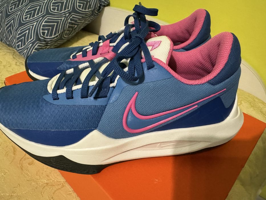 Продавам маратонки Nike PRECISION 6