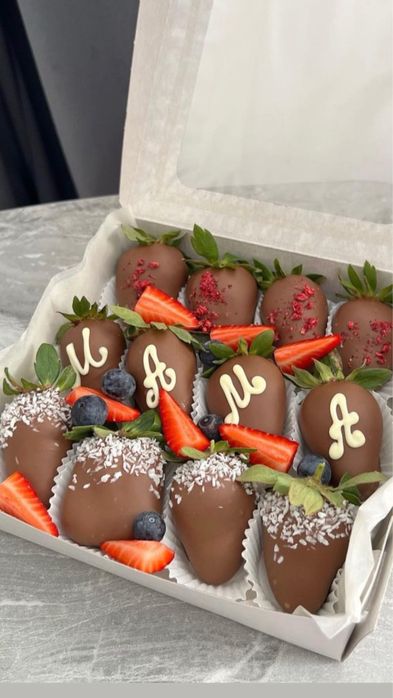 Клубника в шоколаде есть Каспий ред