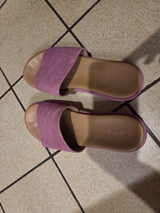 Лилави дамски чехли от естествен велур.