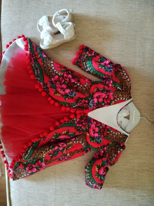 Rochiță și sandale