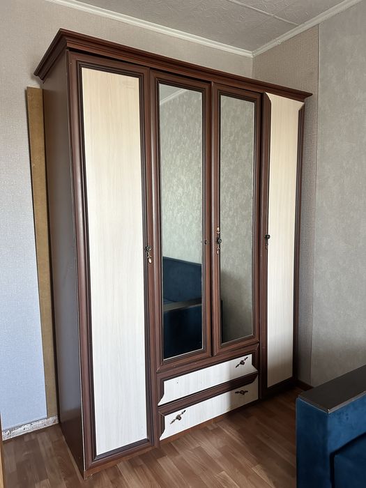 Продам Диван с 2мя креслами б/у